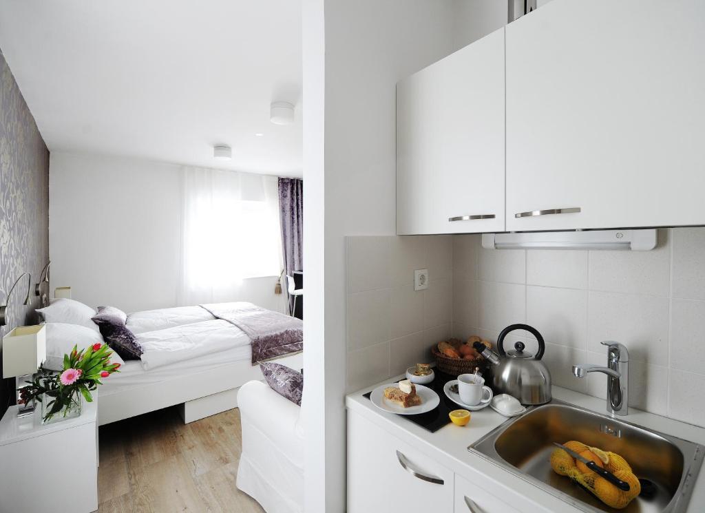 Garni Hotel Azur Любляна Номер фото