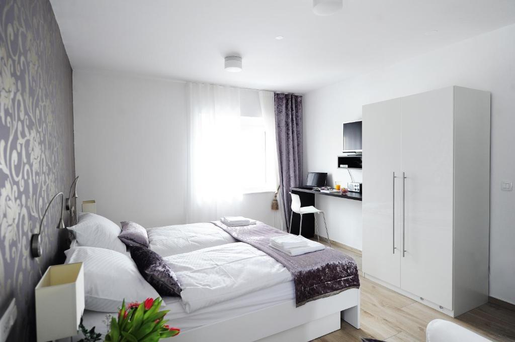 Garni Hotel Azur Любляна Номер фото