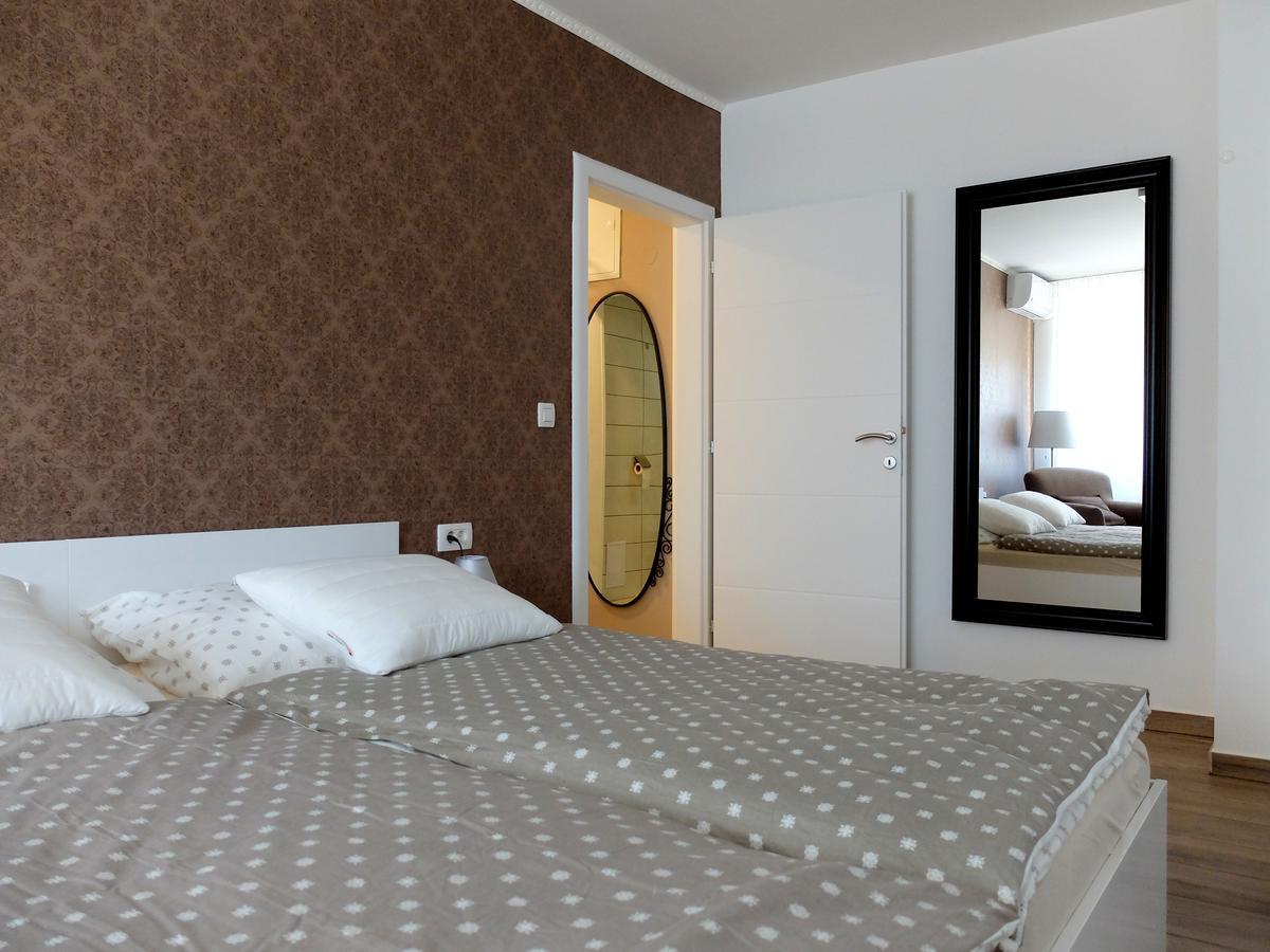 Garni Hotel Azur Любляна Екстер'єр фото