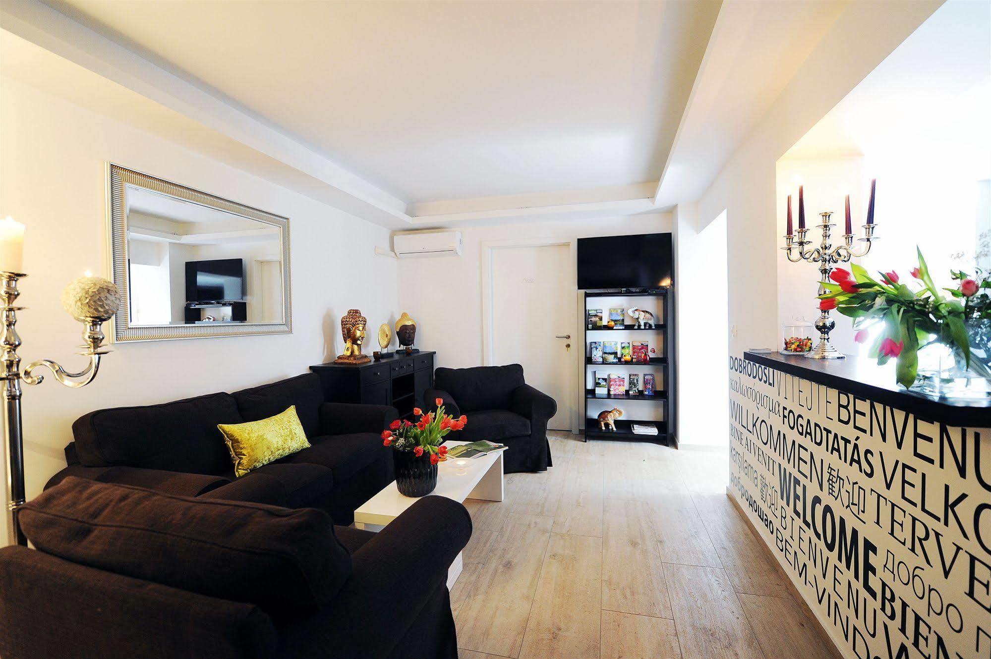 Garni Hotel Azur Любляна Екстер'єр фото