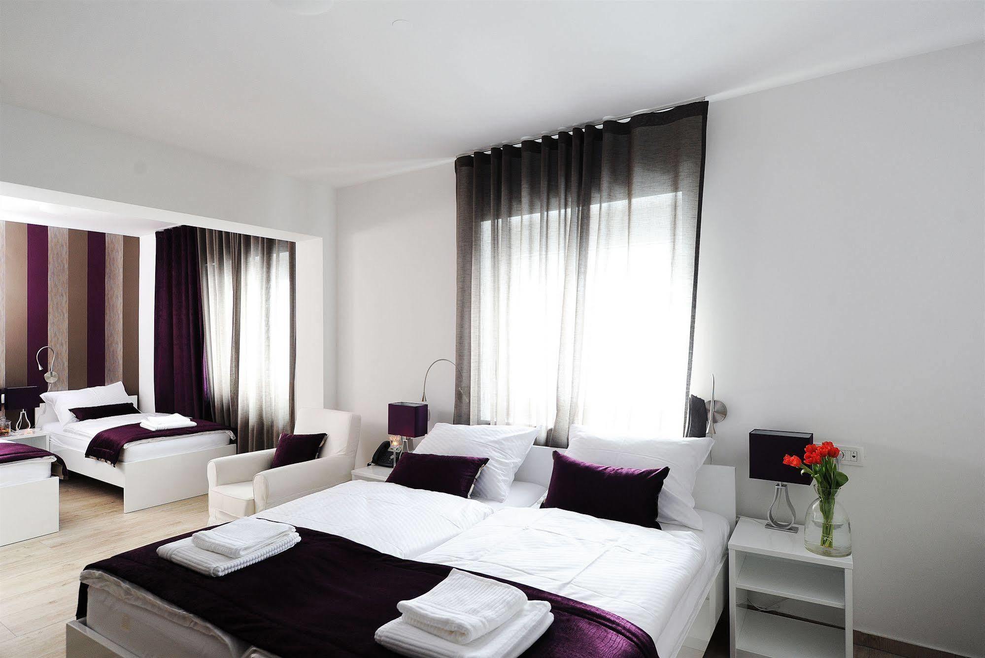 Garni Hotel Azur Любляна Екстер'єр фото